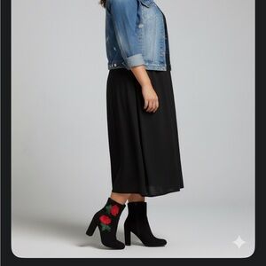 BAMBOO Black Faux Suede red Rose applique Side Zip Heeled Ankle BOOTS